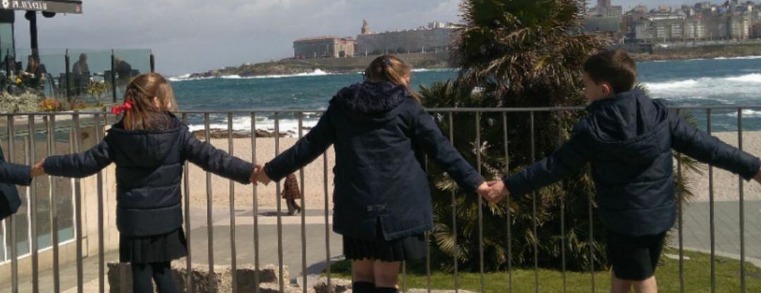 Cadena humana en la Segunda marcha mundial por la paz, A Coruña