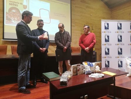 Los hijos de Tomás Urrialde reciben el reconocimiento a su padre como figura esencial para divulgar los judiones como recurso gastronómico