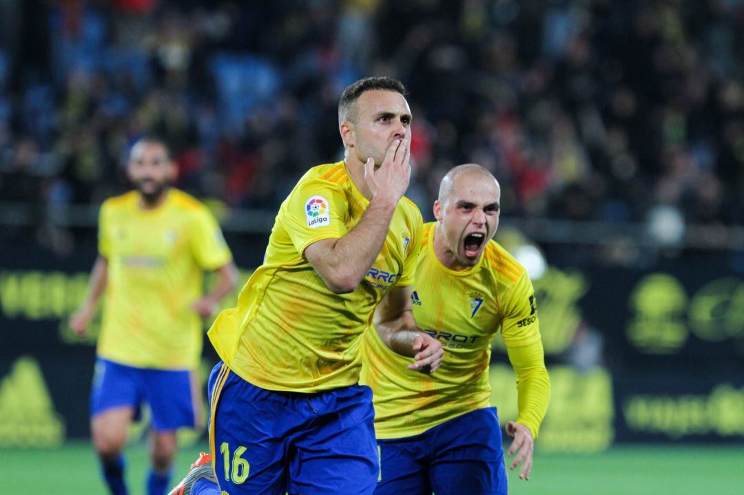 Cala celebra el gol del Cádiz