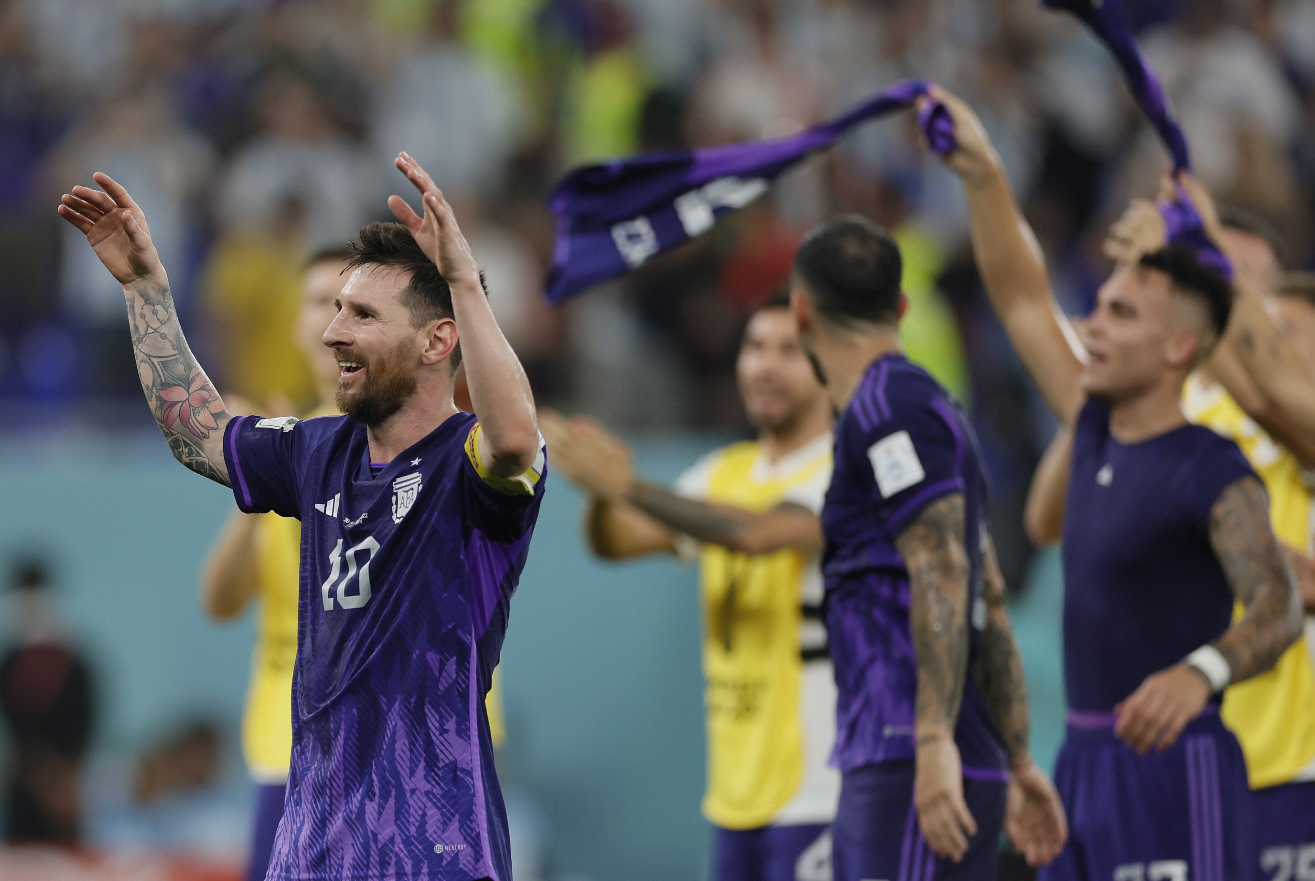 Doha (Qatar), 30/11/2022.- Lionel Messi celebra la victoria ante Polonia. (Mundial de Fútbol, Polonia, Catar) EFE/EPA/Ronald Wittek