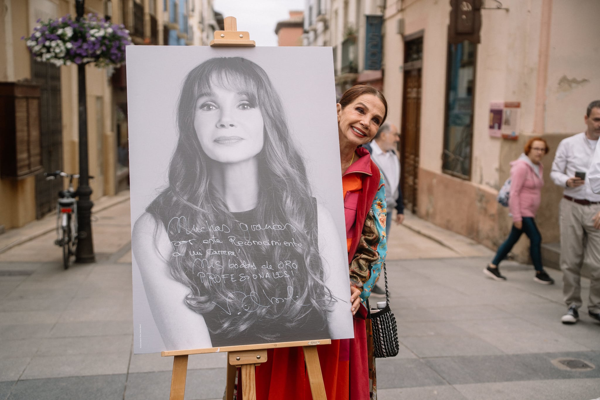 Victoria Abril, tras la firma de su retrato en el 52º Festival Internacional de Cine de Huesca