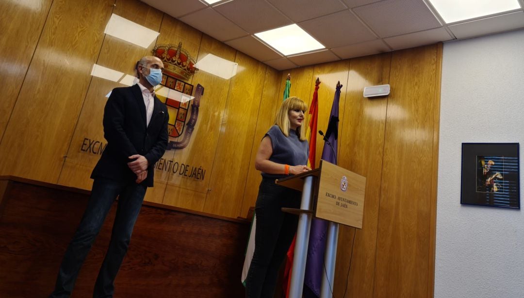 Los ediles Francisco Díaz y María Cantos presentan en rueda de prensa las acciones a desarrollar con el dinero disponible del Plan Aire para Jaén