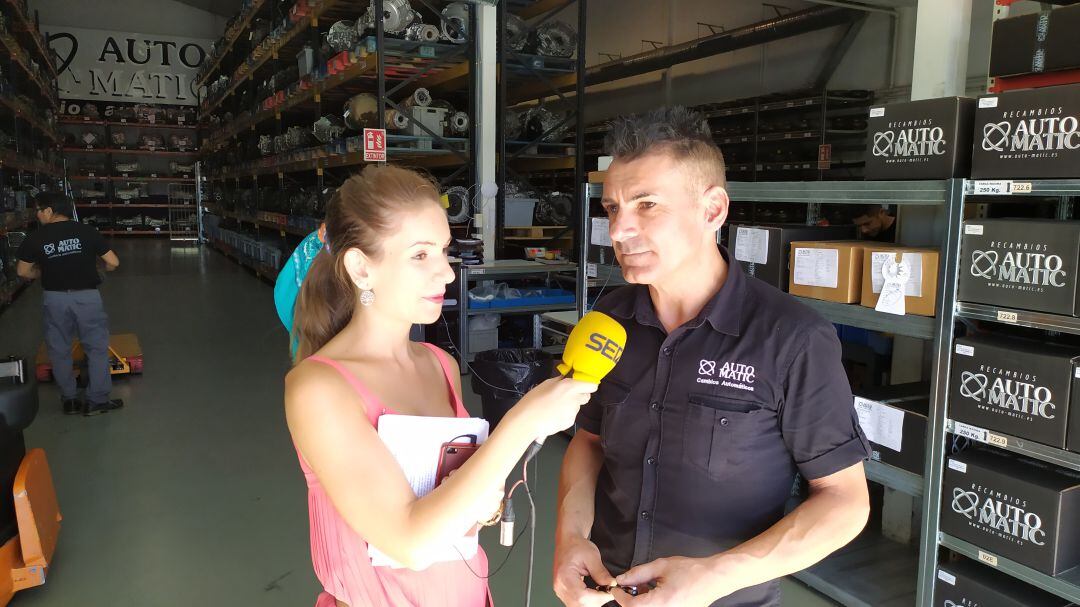 Beatriz San José con Óscar García Serrano, gerente de Auto Matic