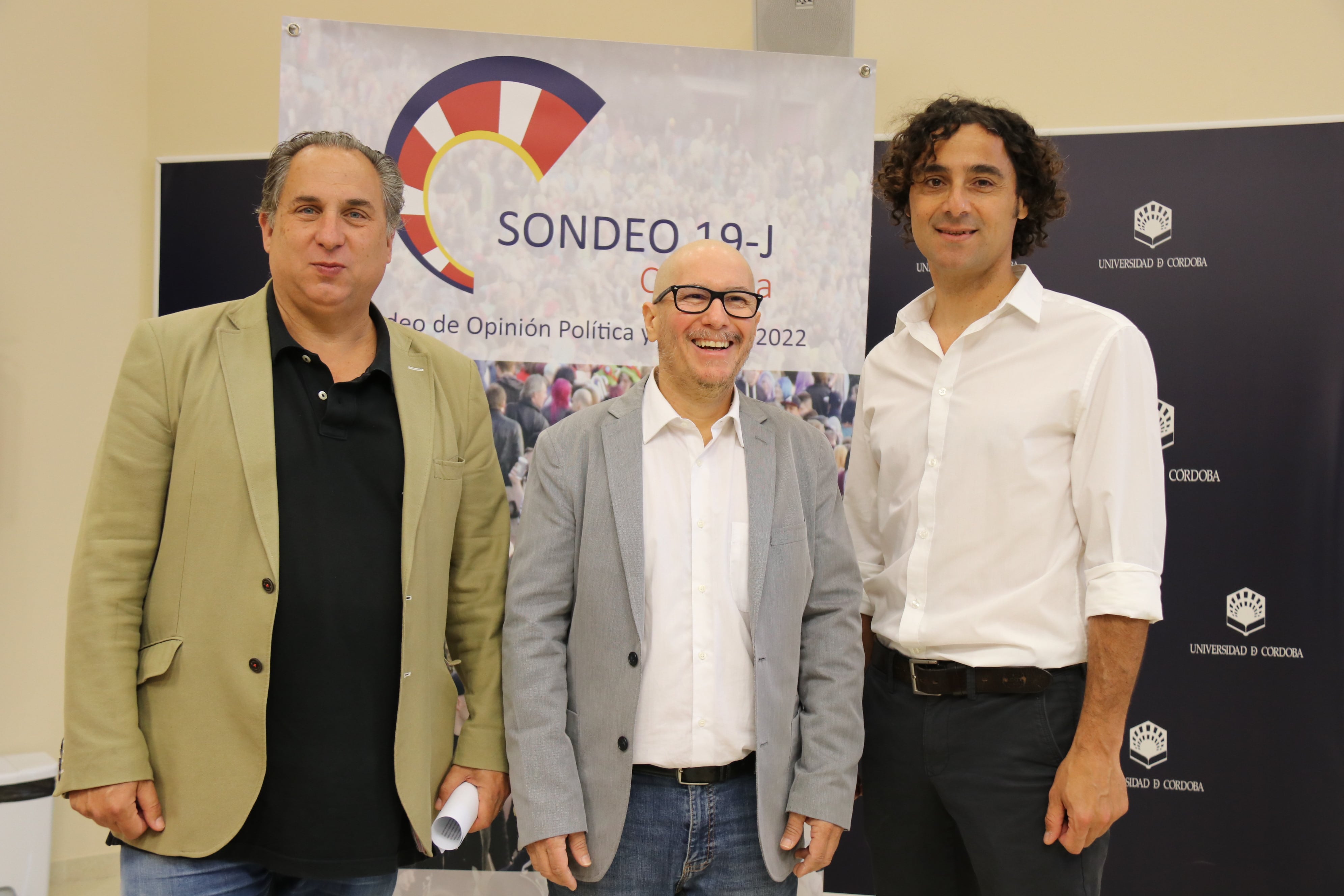 Equipo que ha realizado el sondeo, con David Moscoso en el centro