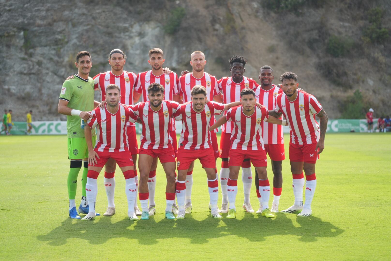 La segunda alineación del verano con Édgar González dirigiendo el centro del campo.