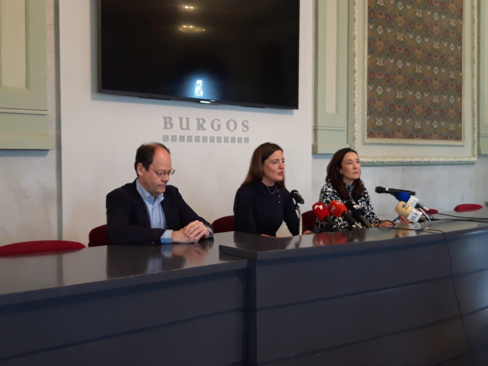 Rueda de prensa de presentación del VI Concurso Nacional de Órgano Francisco Salinas. De izquierda a derecha, Diego Crespo, director del Concurso; Marta Alegría, concejala de Cultura; y Laura Sebastián, directora general de la Fundación Círculo. / Foto: Radio Castilla