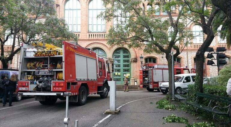 La Escuela de Ingeniería Química de la Universidad Politécnica, en Terrassa, desalojada por los bomberos