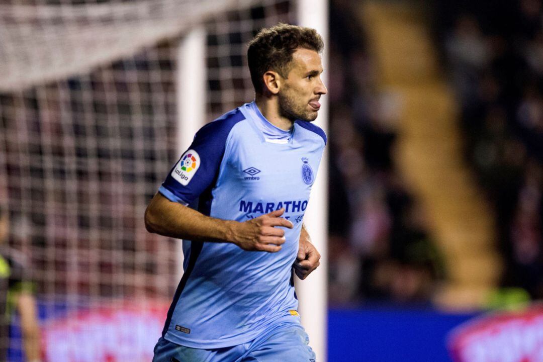 Stuani celebra su segundo gol durante el partido contra el Rayo Vallecano