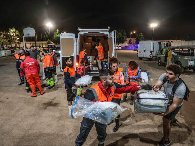Los vecinos de Elda, Petrer y Sax ayudando en los municipios valencianos afectados.