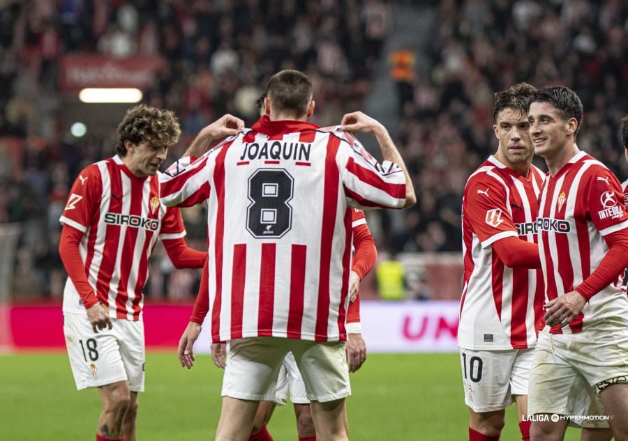 Dubasin celebra su gol al Córdoba con la camiseta de Joaquín Alonso.