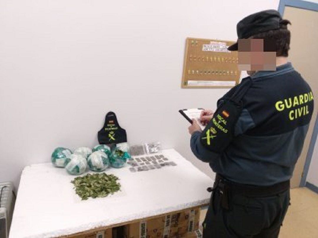 La Guardia Civil de Navarra incauta de 3,574 kilos de hojas de coca y 348 gramos de MDMA