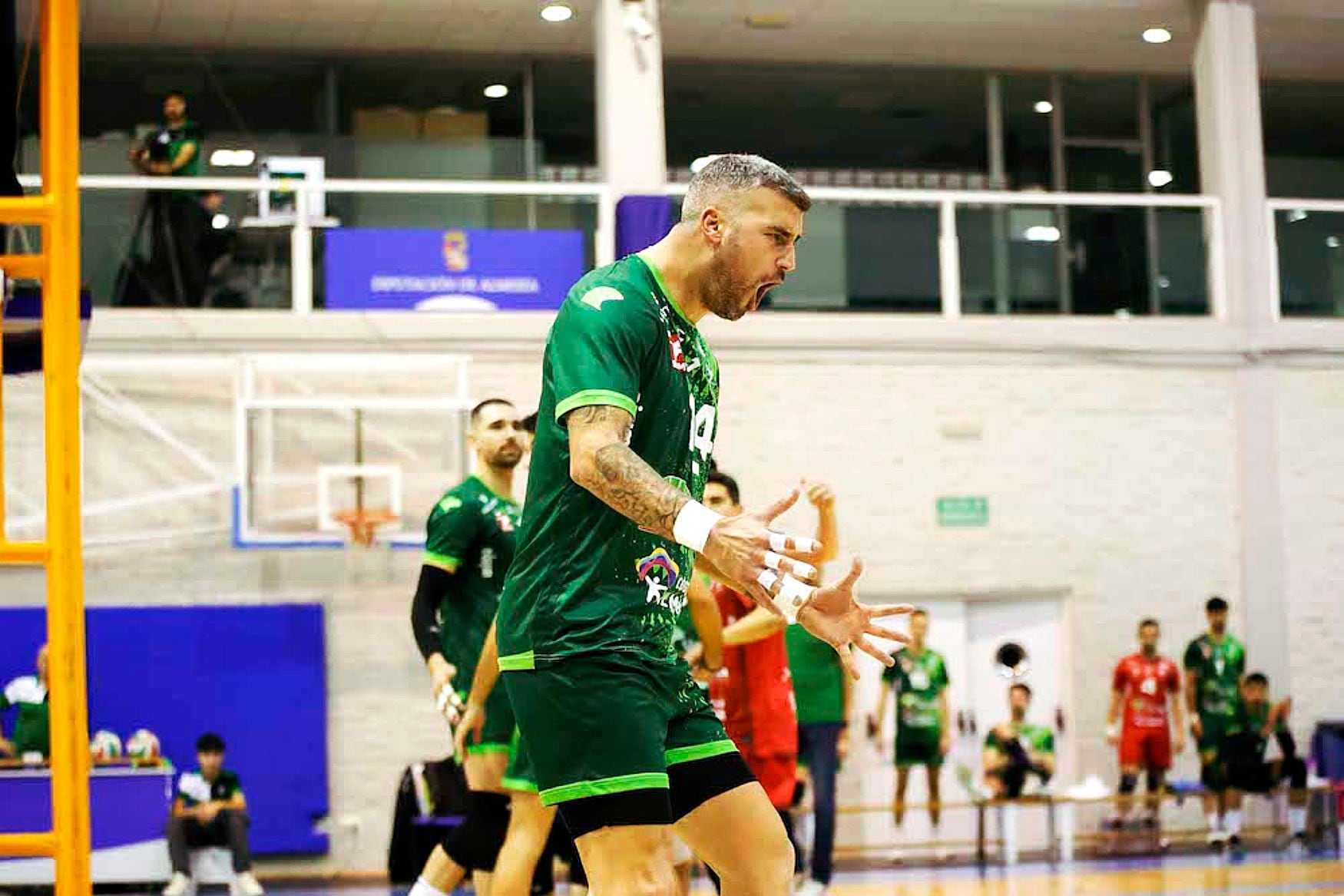 El jugador renovado celebrando un punto en el templo ahorrador.