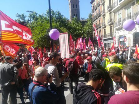 Ambiente de la manifestación del 1 de mayo en la Plaza San Miguel de Zaragoza 