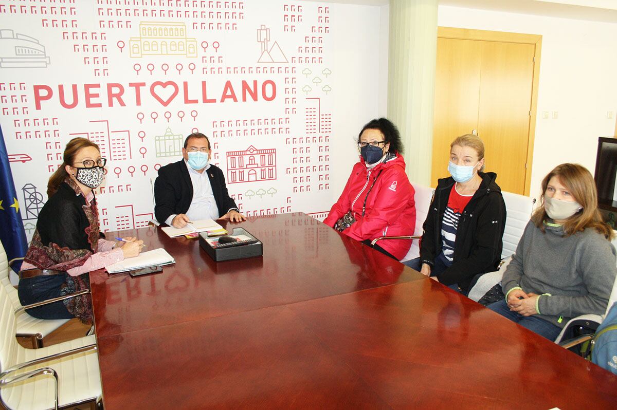 Adolfo Muñiz recibe a representantes de la comunidad ucraniana en Puertollano