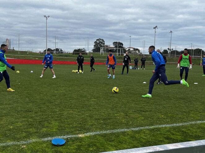 La Ciudad Deportiva de Mareo acogió el entrenamiento de este lunes del Málaga