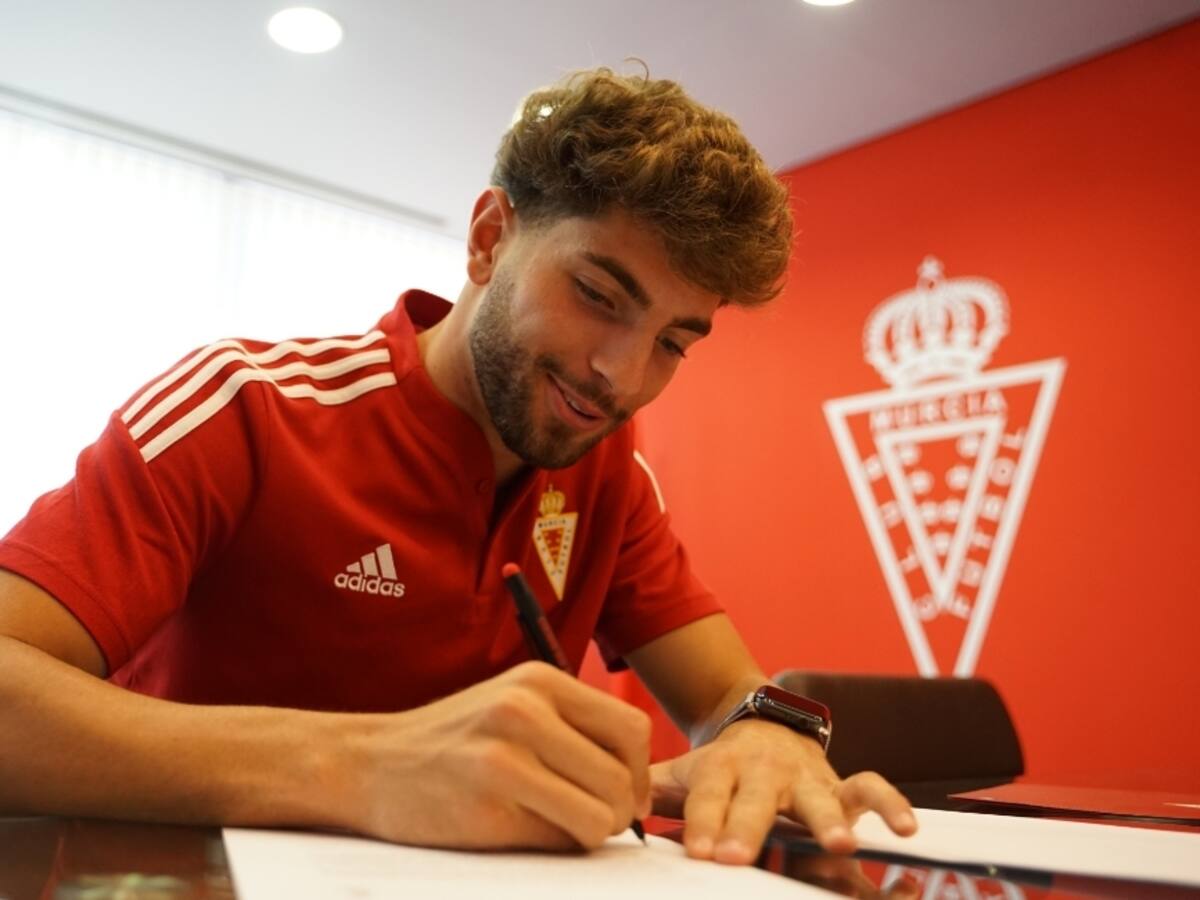 Javi Rueda firma por el Real Murcia