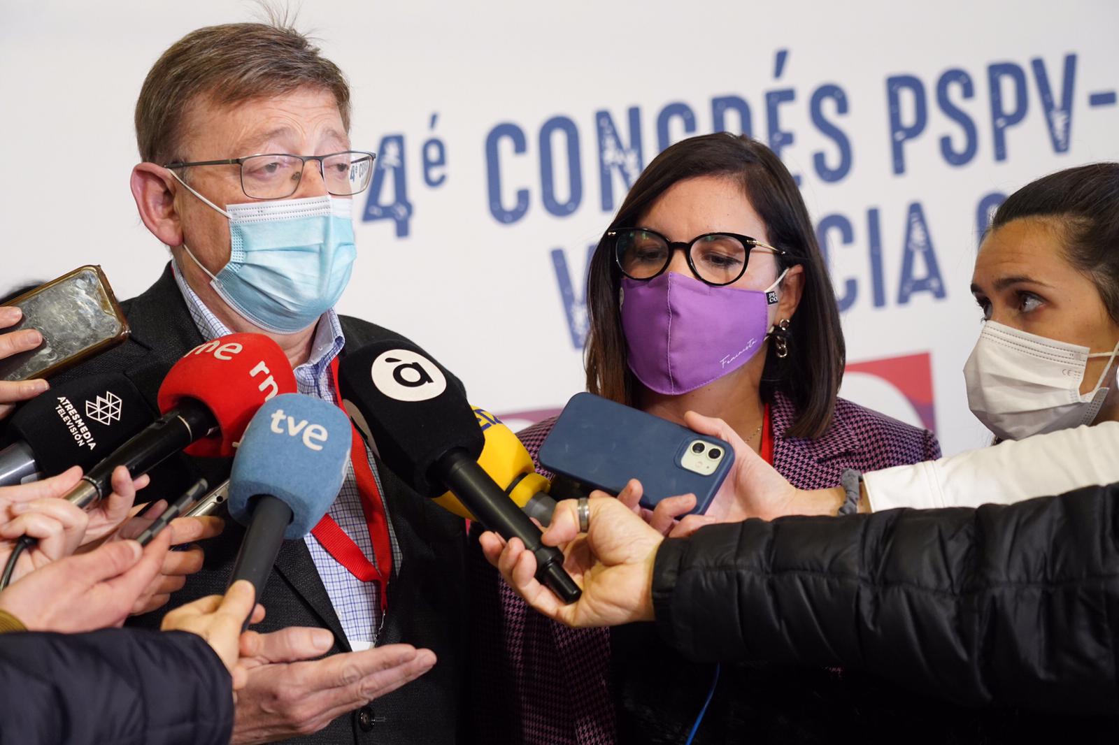 Ximo Puig atiende a los medios de comunicación