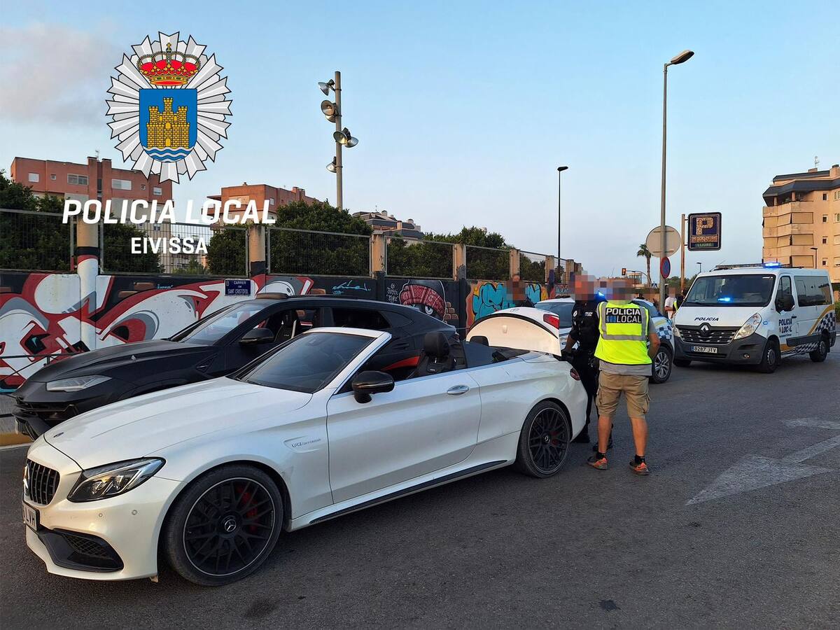 Persecución policial en Ibiza para arrestar a un joven que conducía drogado y de forma temeraria