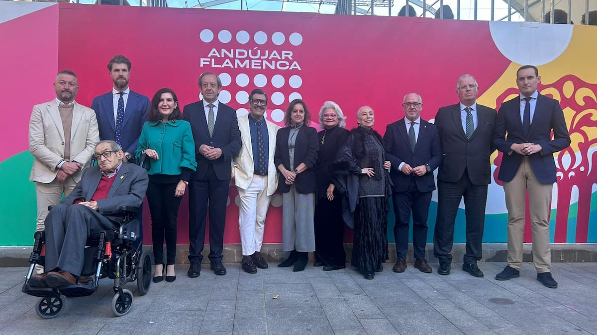 La Plaza de España se convierte en un escenario de moda y tradición con la 15ª edición de Andújar Flamenca