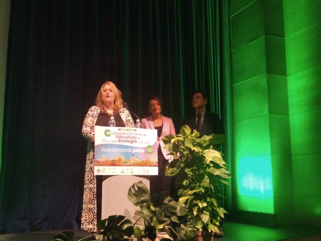 María Sardina introduce las jornadas junto a sus hermanos, Laura y Pedro