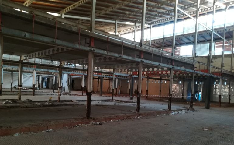 Interior del antiguo mercado de &quot;Frutas y Verduras&quot; que será rehabilitado