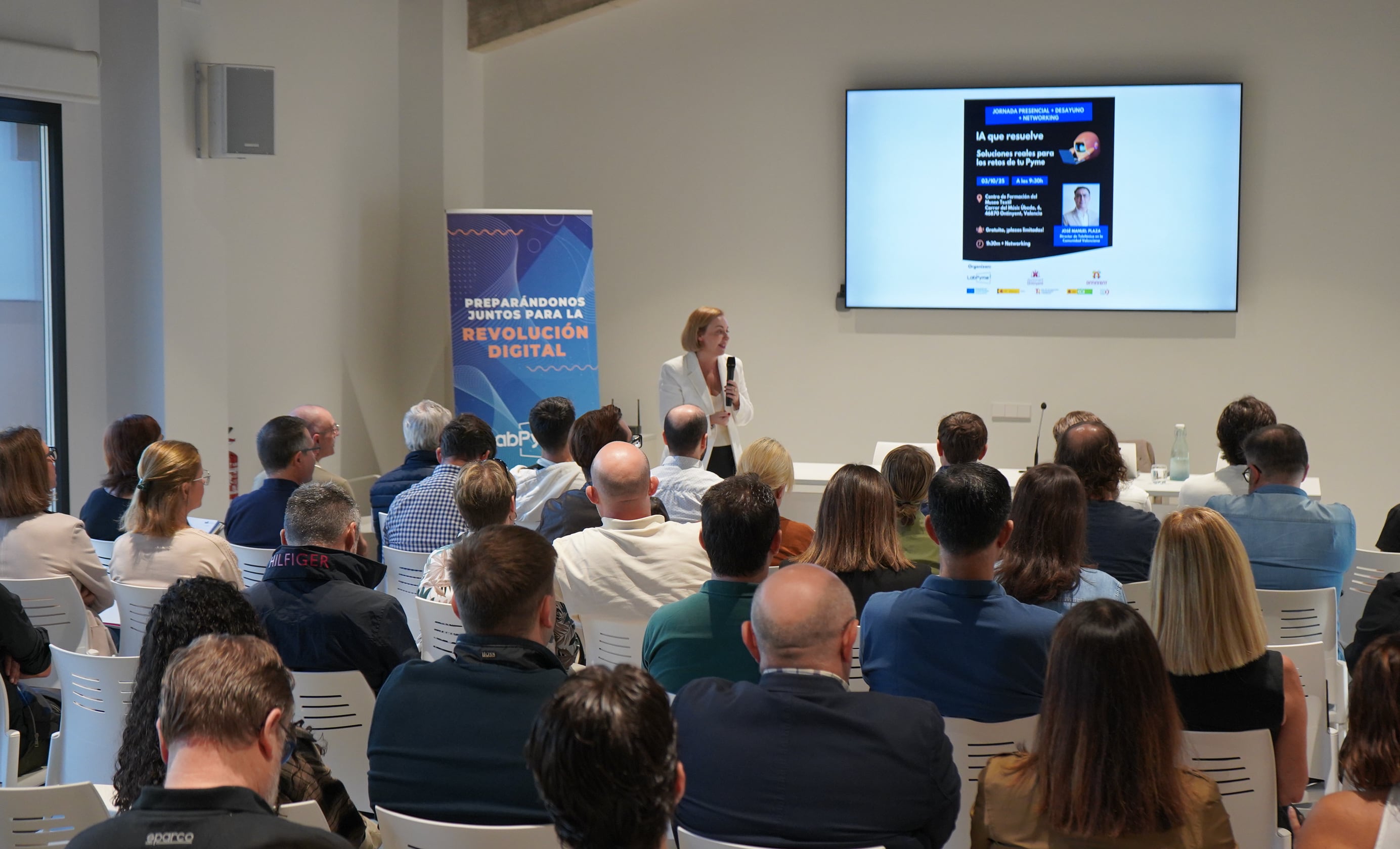 Empresarios locales aprenden a aplicar la inteligencia artificial en sus pymes