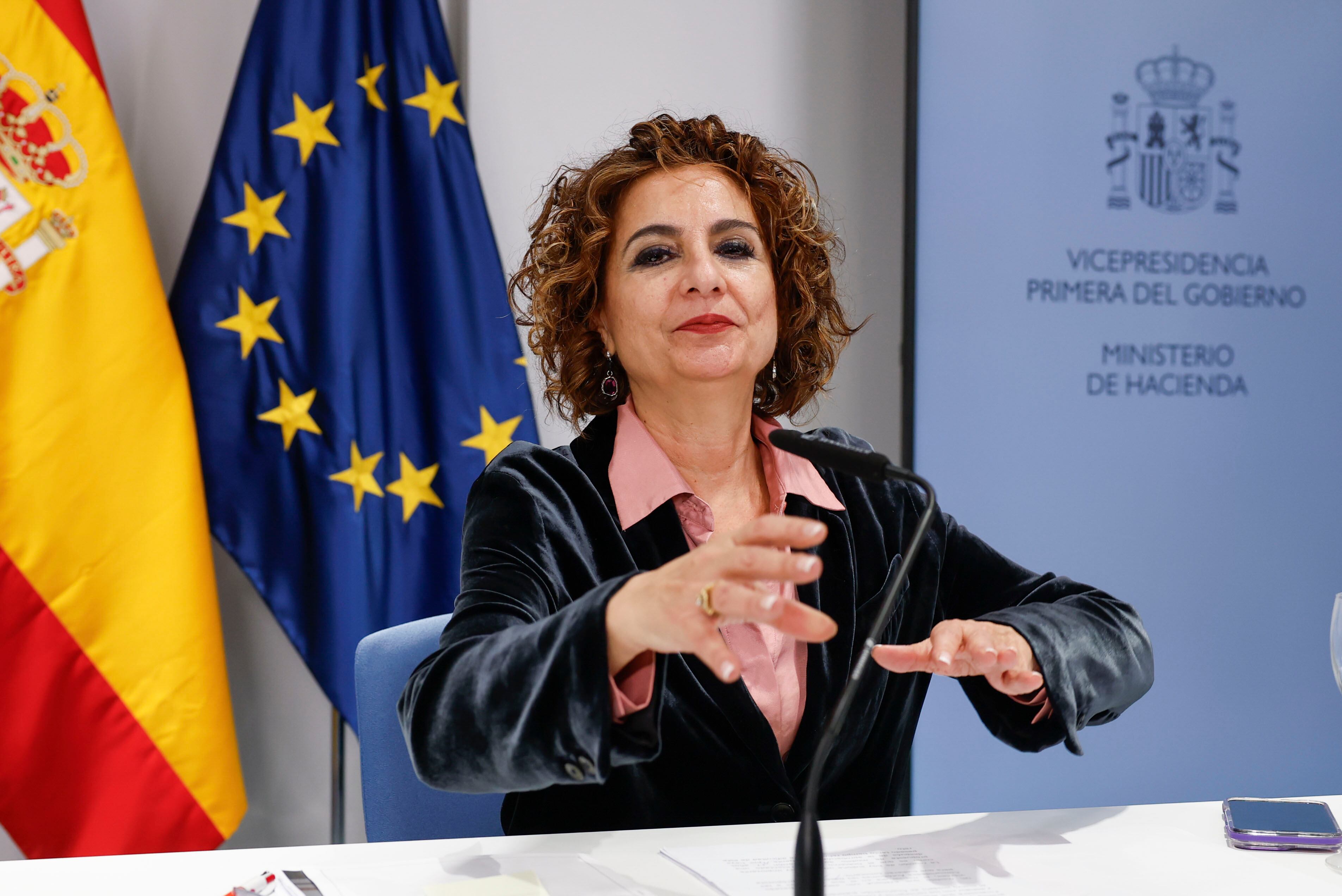 MADRID, 14/01/2026.- La vicepresidenta primera del Gobierno y ministra de Hacienda, María Jesús Montero, durante la rueda de prensa que ha ofrecido tras presidir este martes en Madrid el Consejo de Política Fiscal y Financiera (CPFF). EFE/ J.J.Guillen