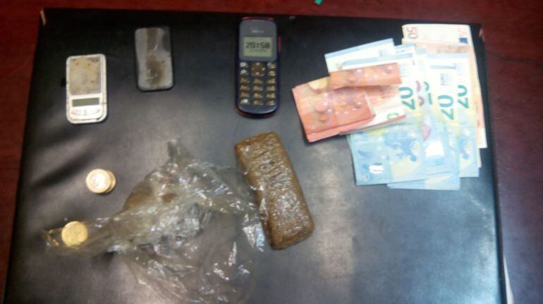 Imagen remitida por la Guardia Civil del material incautado