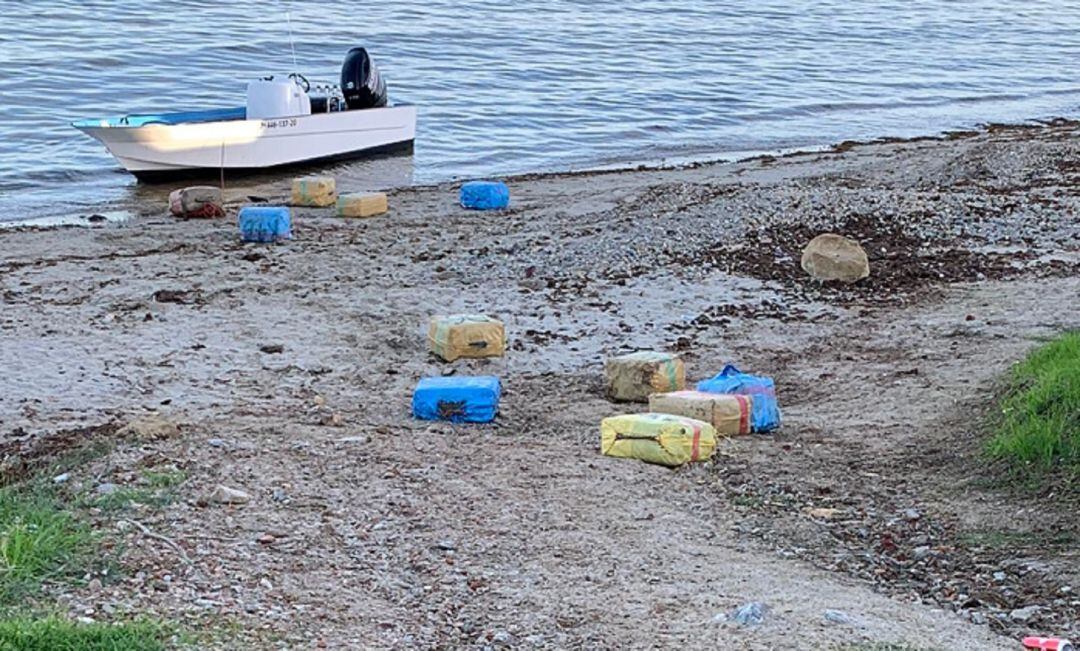 Imagen del alijo intervenido.