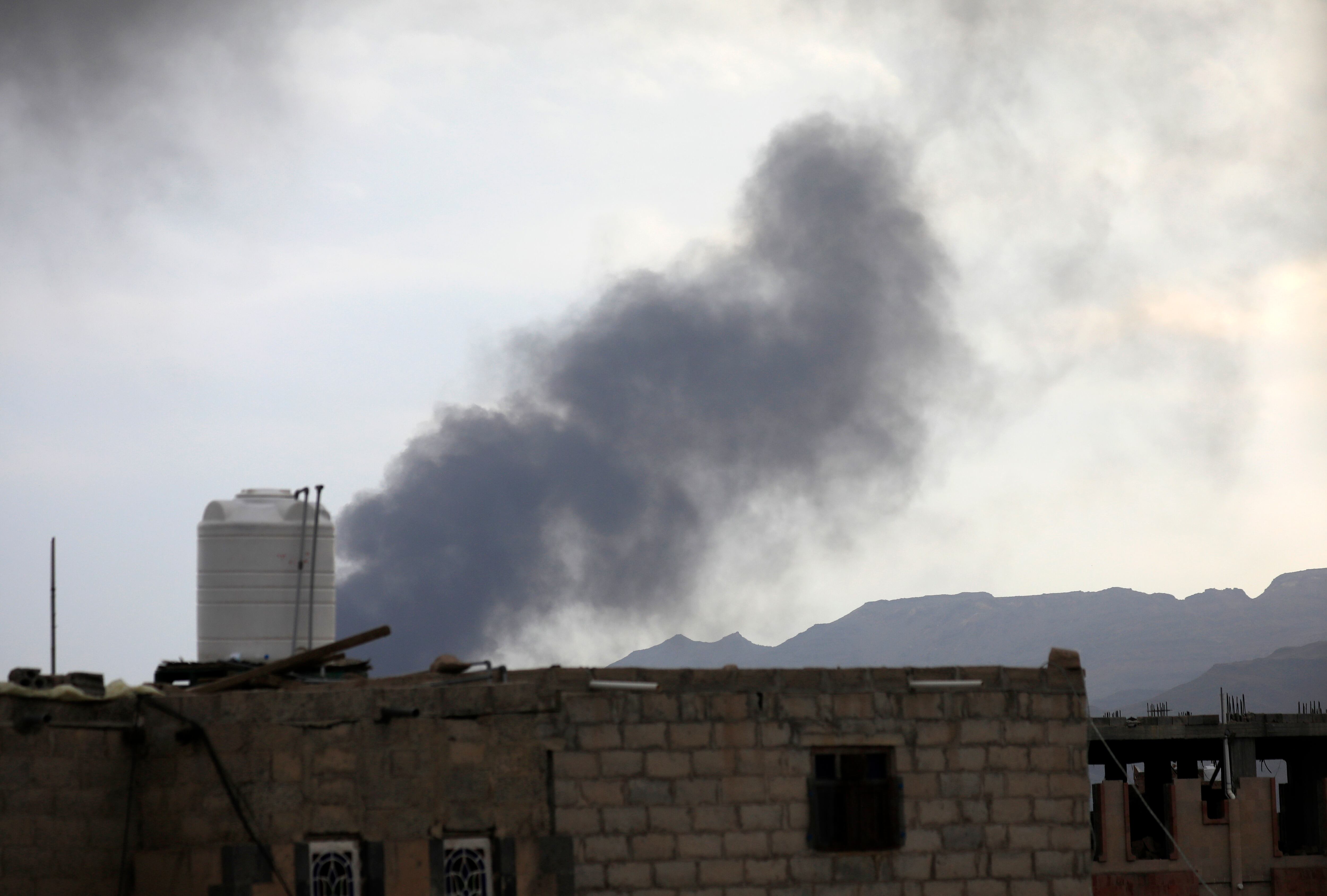 Los rebeldes hutíes han denunciado una nueva oleada de bombardeos en Saná y la provincia septentrional de Al Jawf.