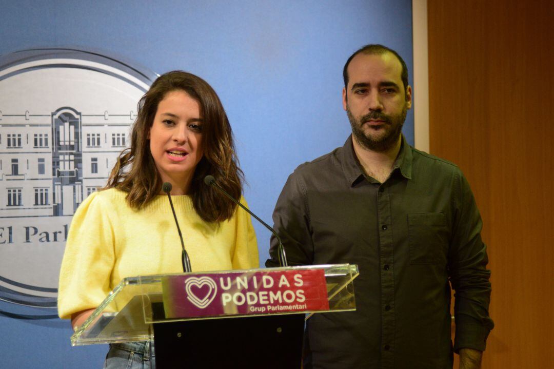 Gloria Santiago y Alejandro López, en rueda de prensa.