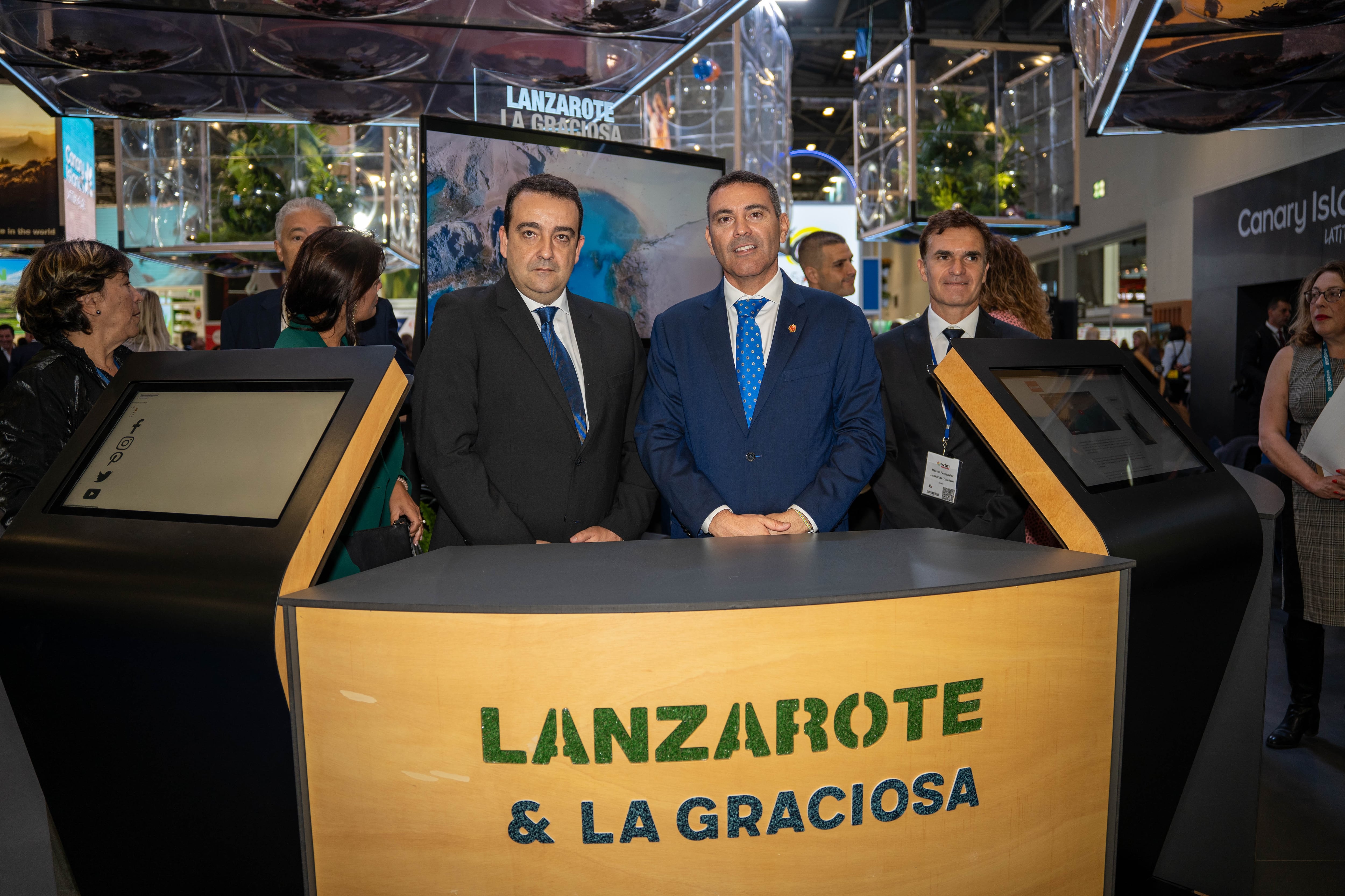 De izquierda a derecha: José Valle, presidente de la Cámara de Comercio de Lanzarote y La Graciosa, y Oswaldo Betancort, presidente del Cabildo de Lanzarote.