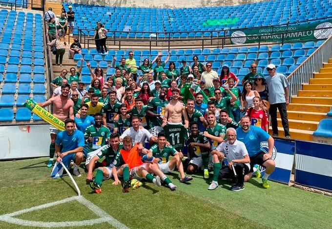 El equipo gallardo acompañado de su afición en el Rico Pérez