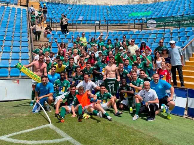 El equipo gallardo acompañado de su afición en el Rico Pérez