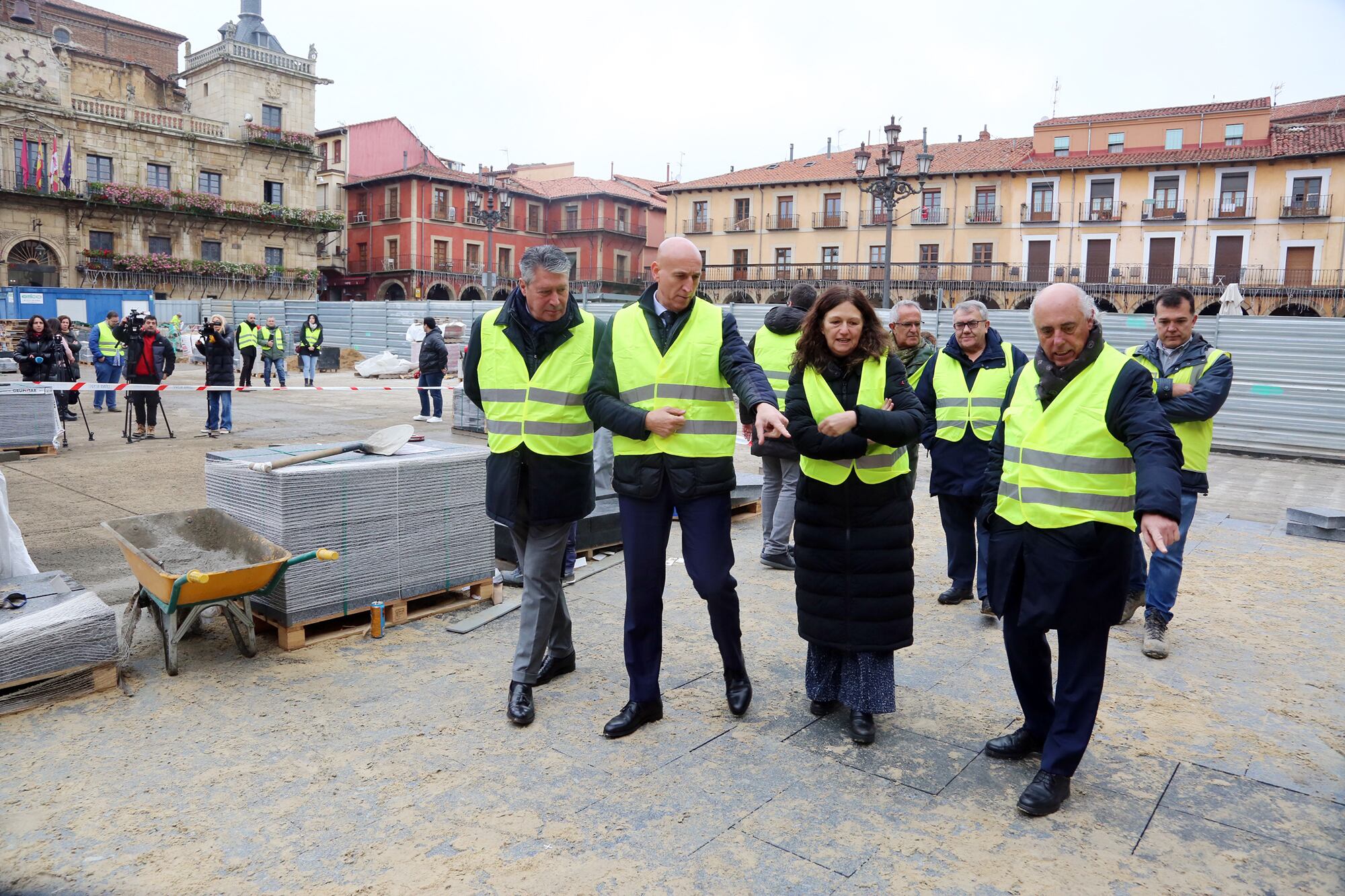 Visita del alcalde a las obras de la Plaza Mayor de León