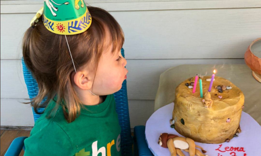 La pequeña Leona cumple tres años.