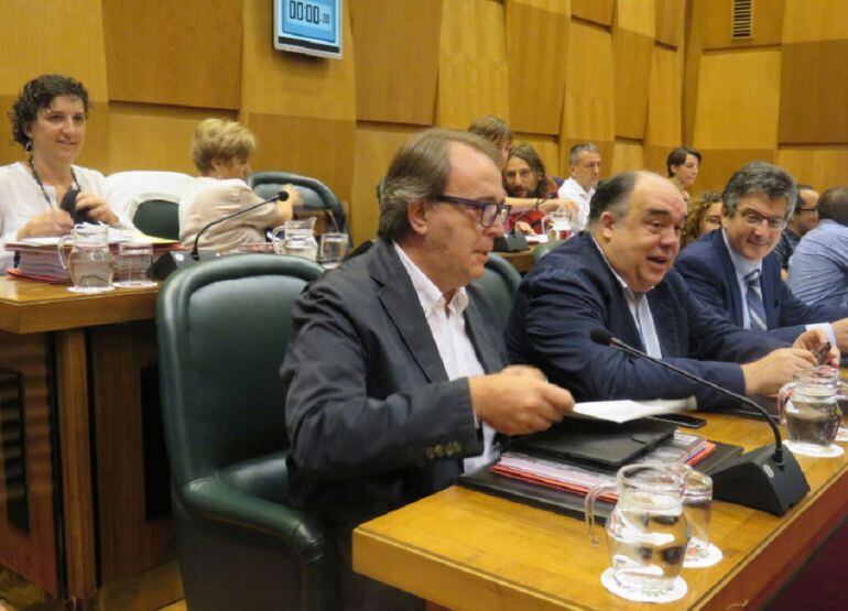 Carlos Pérez Anadón durante un pleno en el Ayuntamiento de Zaragoza