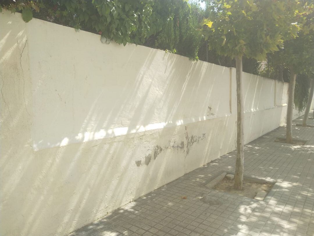 En esta pared del barrio del Picarral de Zaragoza apareció la pintada amenazante contra una jueza de instrucción. Ya ha sido borrada