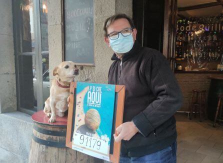 El dueño del bar La Bodeguilla de Caldas de Reis celebra el cuarto premio de la Lotería