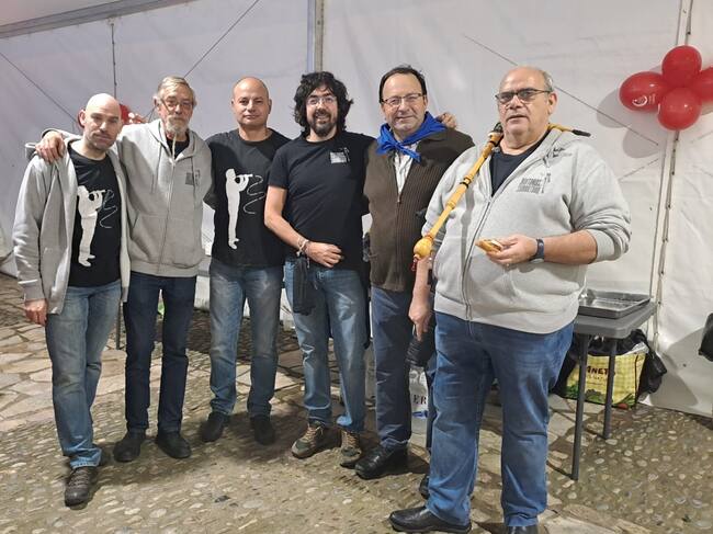 Mariano Altemir con los Gaiteros del Somontano