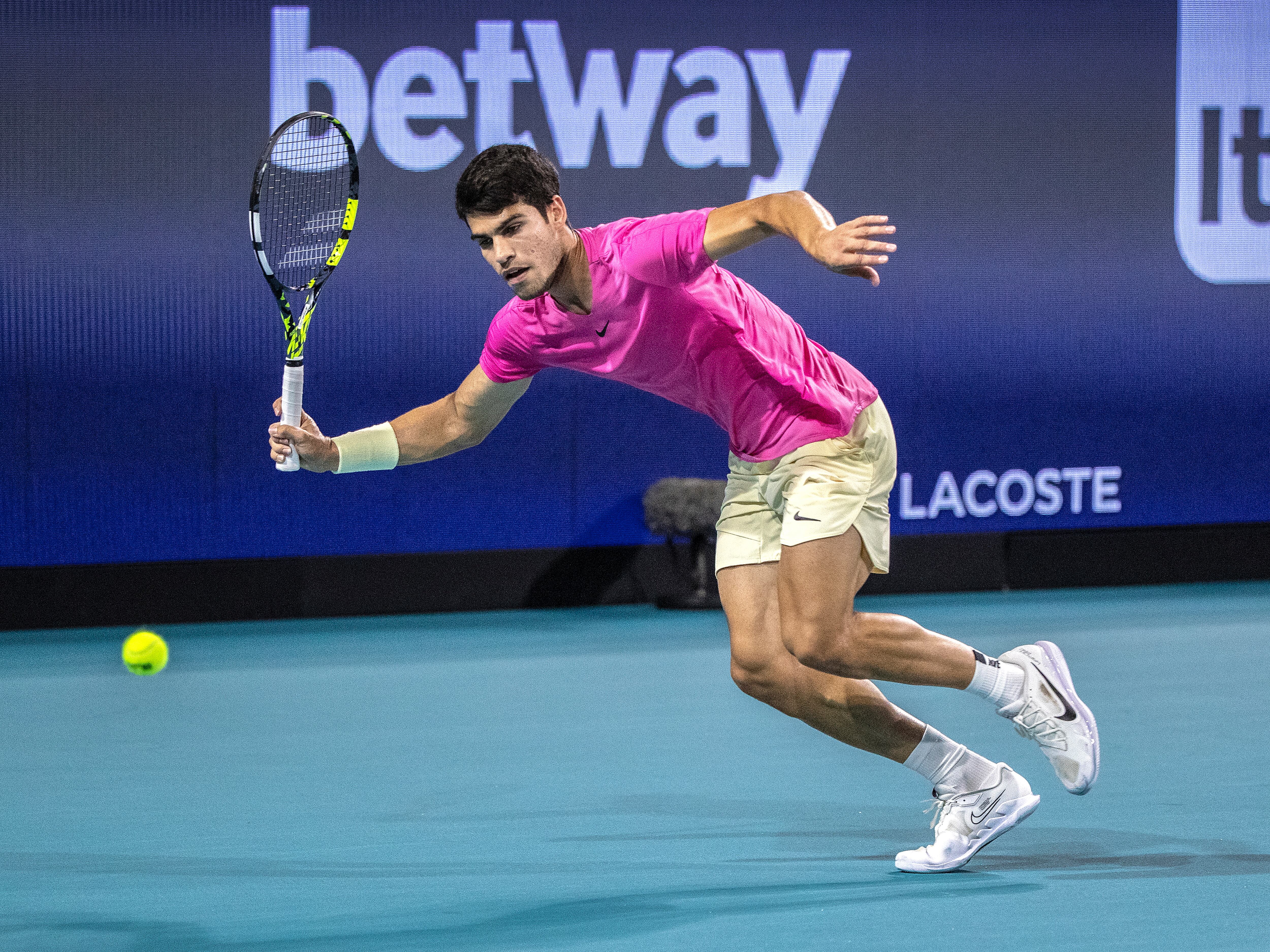 Carlos Alcaraz, durante la semifinal del Masters 1000 de Miami frente a Sinner. (Tenis, Abierto, Italia, España, Estados Unidos) EFE/EPA/CRISTOBAL HERRERA-ULASHKEVICH