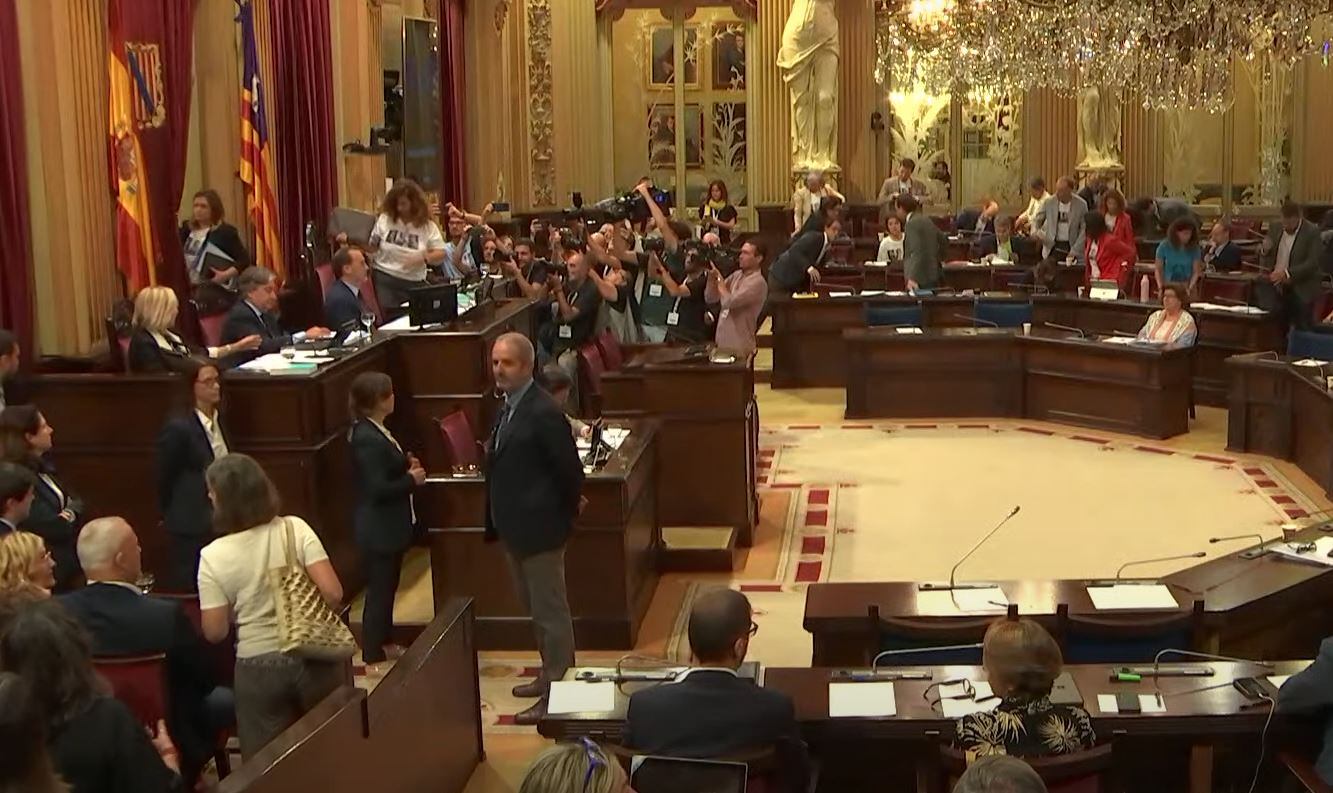 Moment en que l&#039;esquerra deixa el Parlament