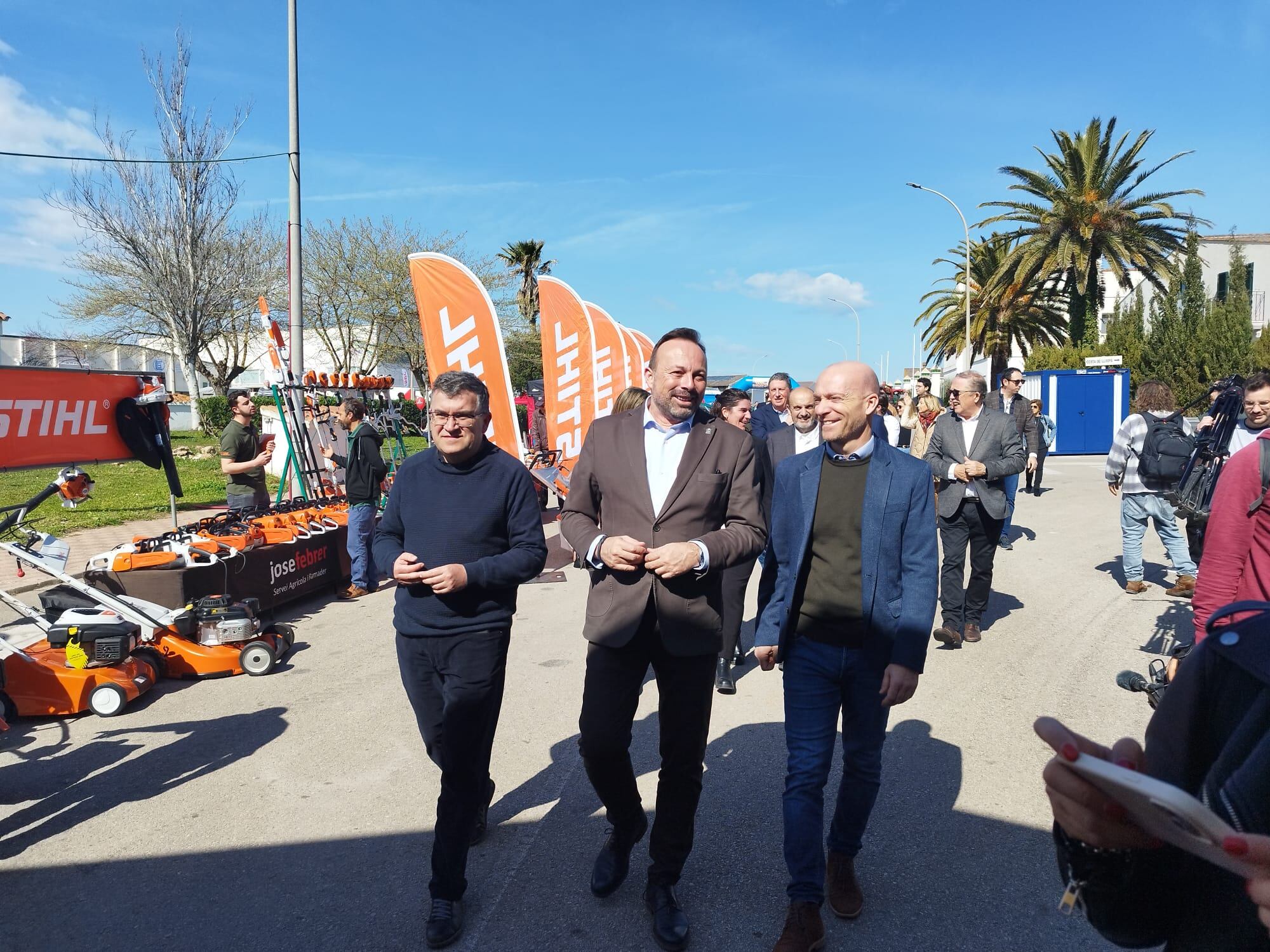 Joan Simonet, José Luis Benejam i Adolfo Vilafranca passejant per la Fira del Camp.