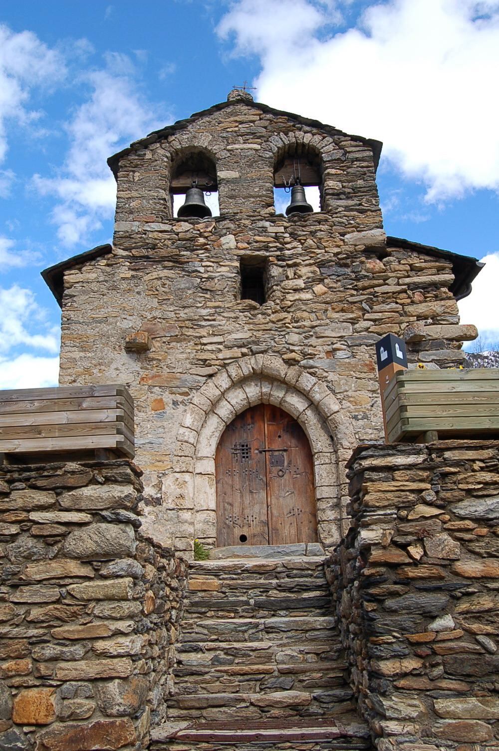 L'església de Sant Miquel de Prats està declarat bé d'interès cultural i la primera notícia documental, data del 1312