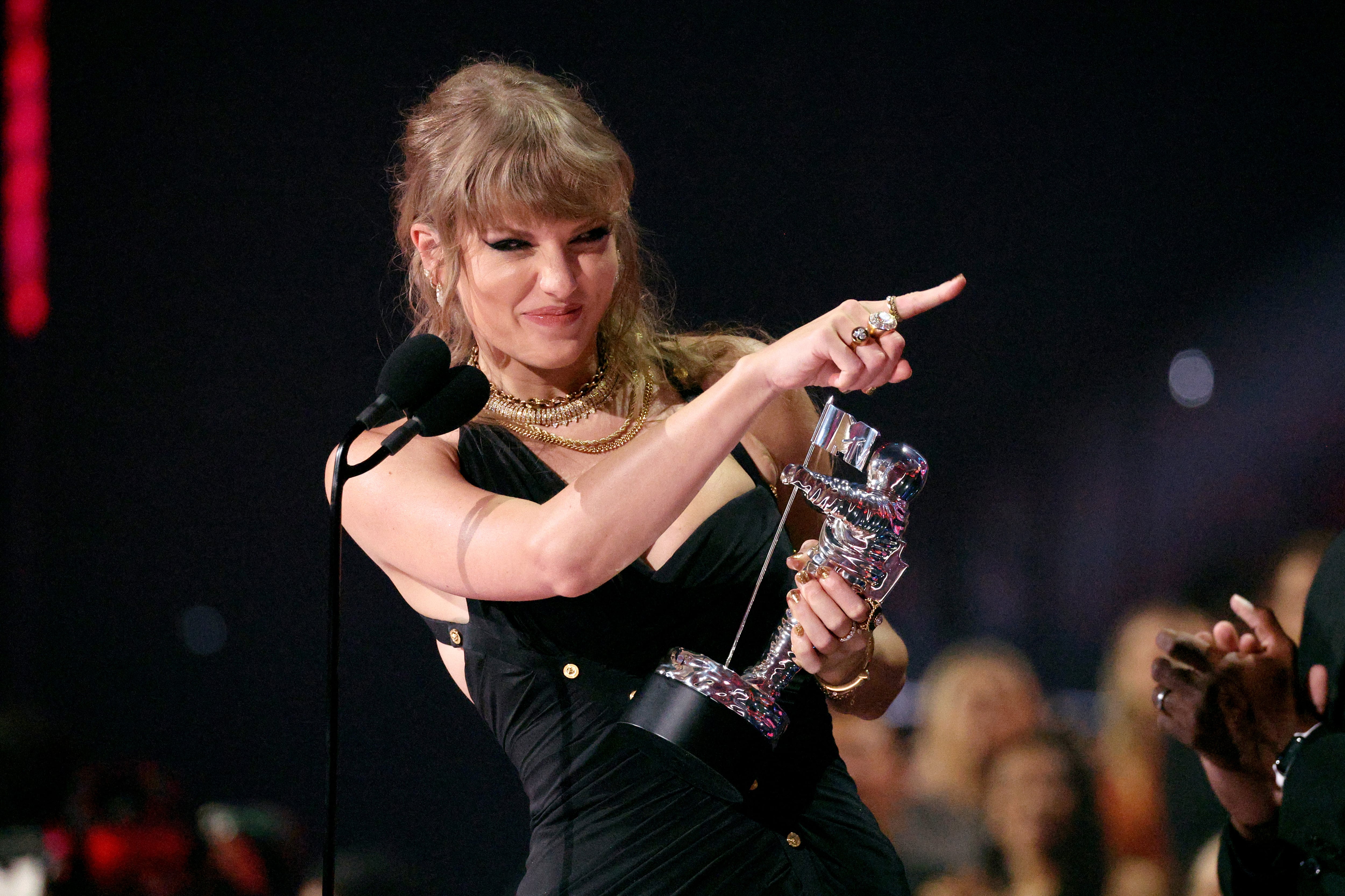 Taylor Swift arrasa en los MTV VMA.