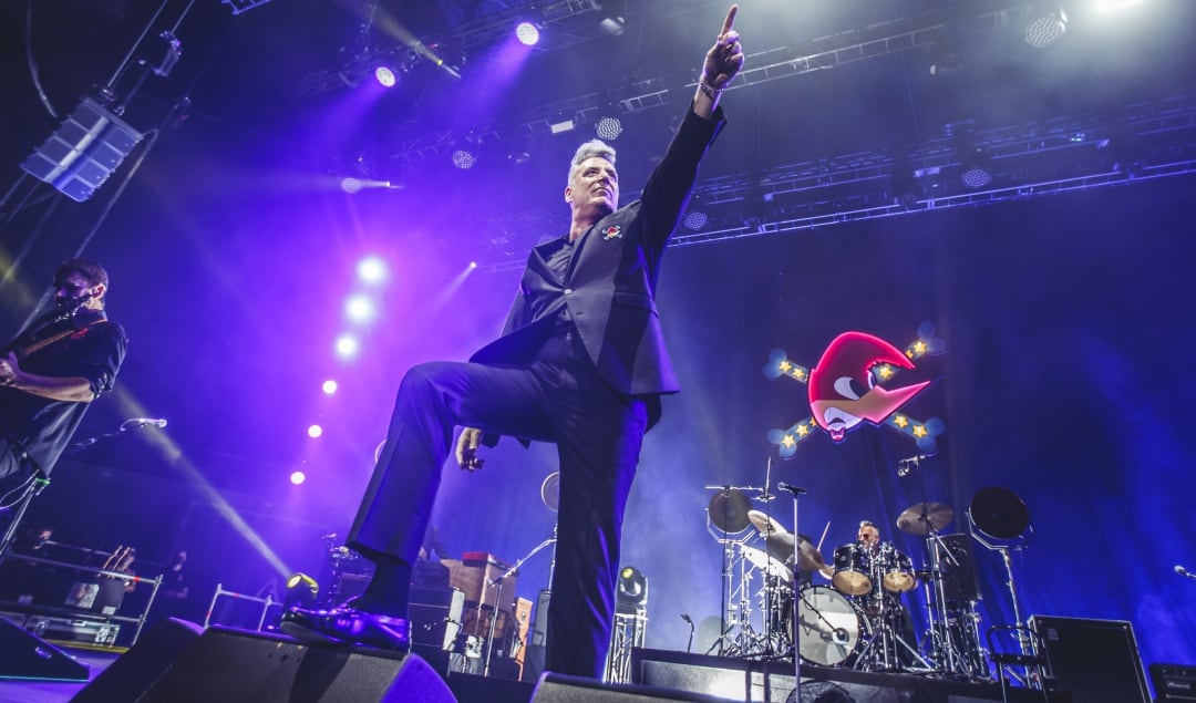 El cantante español Loquillo durante el primer gran concierto tras el Estado de Alarma en el Wizink Center de Madrid