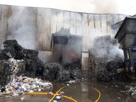 Incendio en el polígono industrial La RevaI