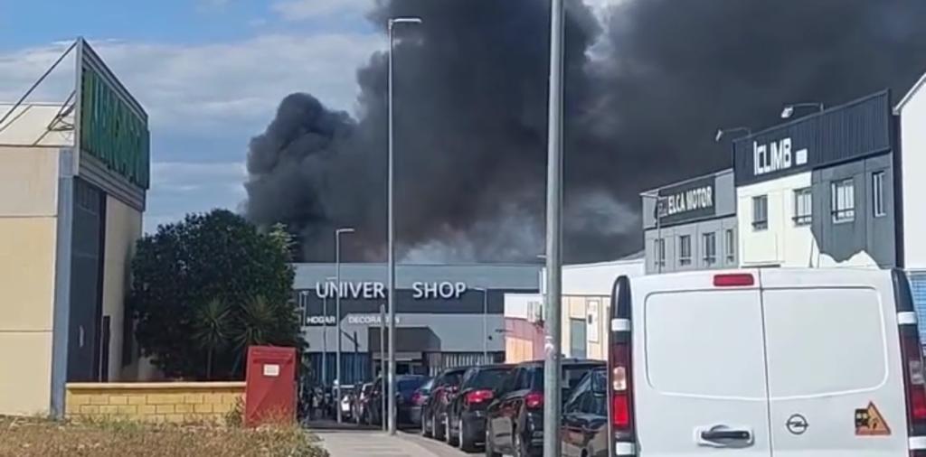 Bazar afectado por el incendio