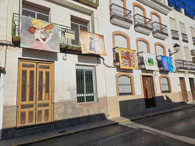 Colgaduras en la calle José Beltrán