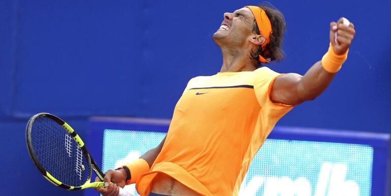 Nadal celebra una de sus victorias en el Conde de Godó